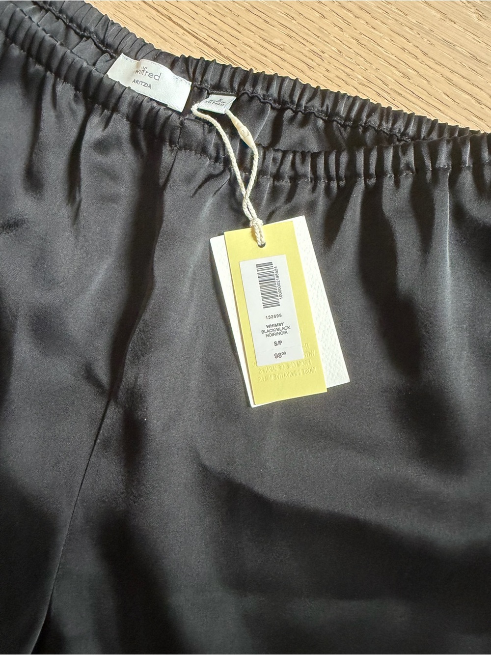 Whimsy Satin Shorts Aritzia - Picture 4 of 6